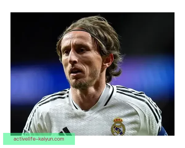 莫德里奇近期中场组织力持续提升，助力皇马争夺新赛季荣誉。