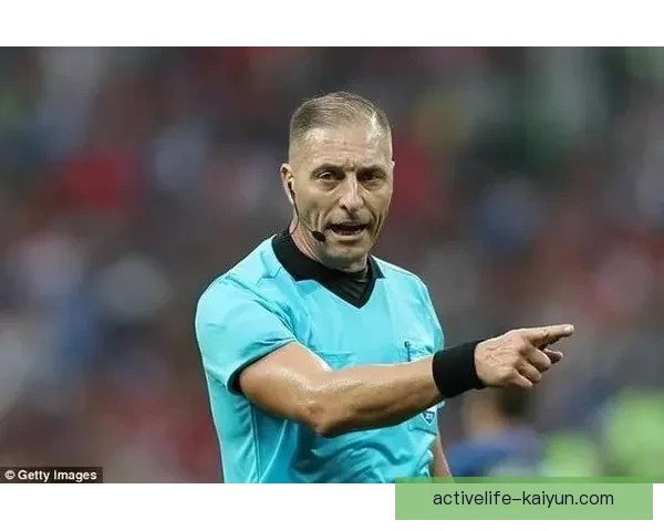 菲戈技术特点分析：出众的控球能力与传球精准，持续影响比赛走势。